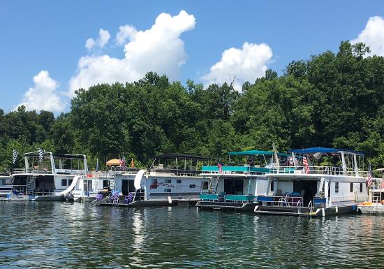The house boat scene on a Kentucky lake is a wonderful thing.