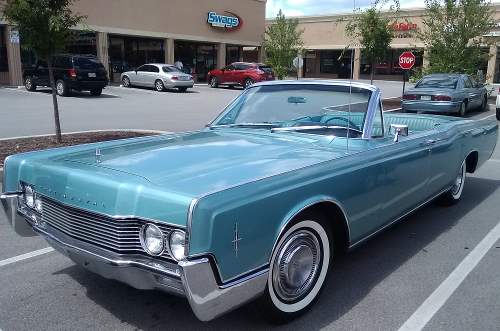 Pic of a 1962 Lincoln Continental Convertible in light blue, like the one on the TV series Green Acres.