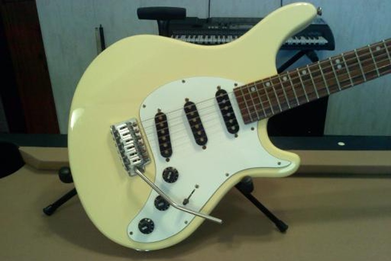 Washburn Bantam Series Model BT-3 electric guitar with Ivory finish and white pickguard and 3 single coil pickups